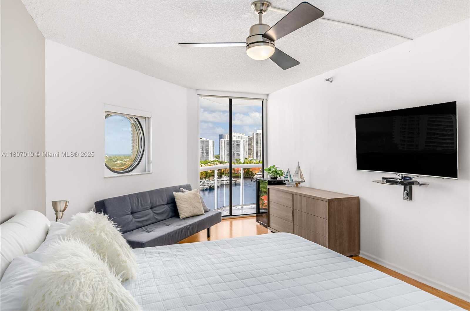 Small Image of 3610 YACHT CLUB DR #1005, Aventura Number 25