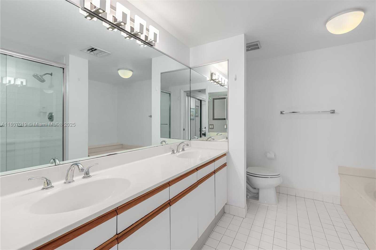 Small Image of 3610 YACHT CLUB DR #1005, Aventura Number 27