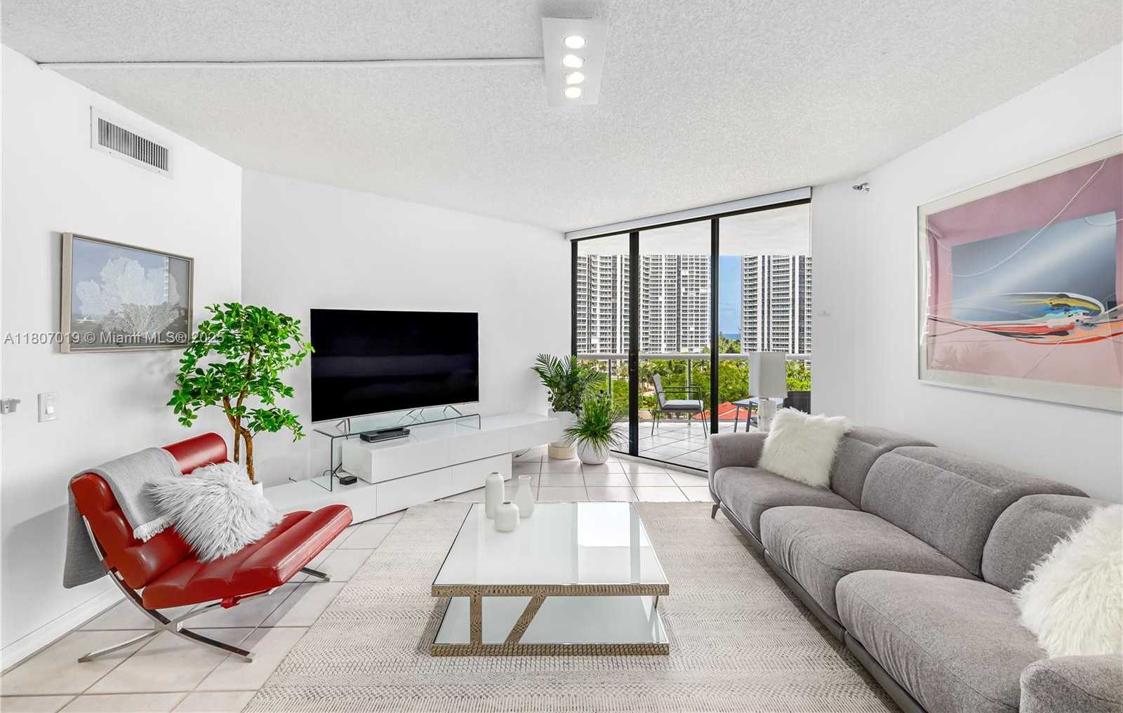 Small Image of 3610 YACHT CLUB DR #1005, Aventura Number 4