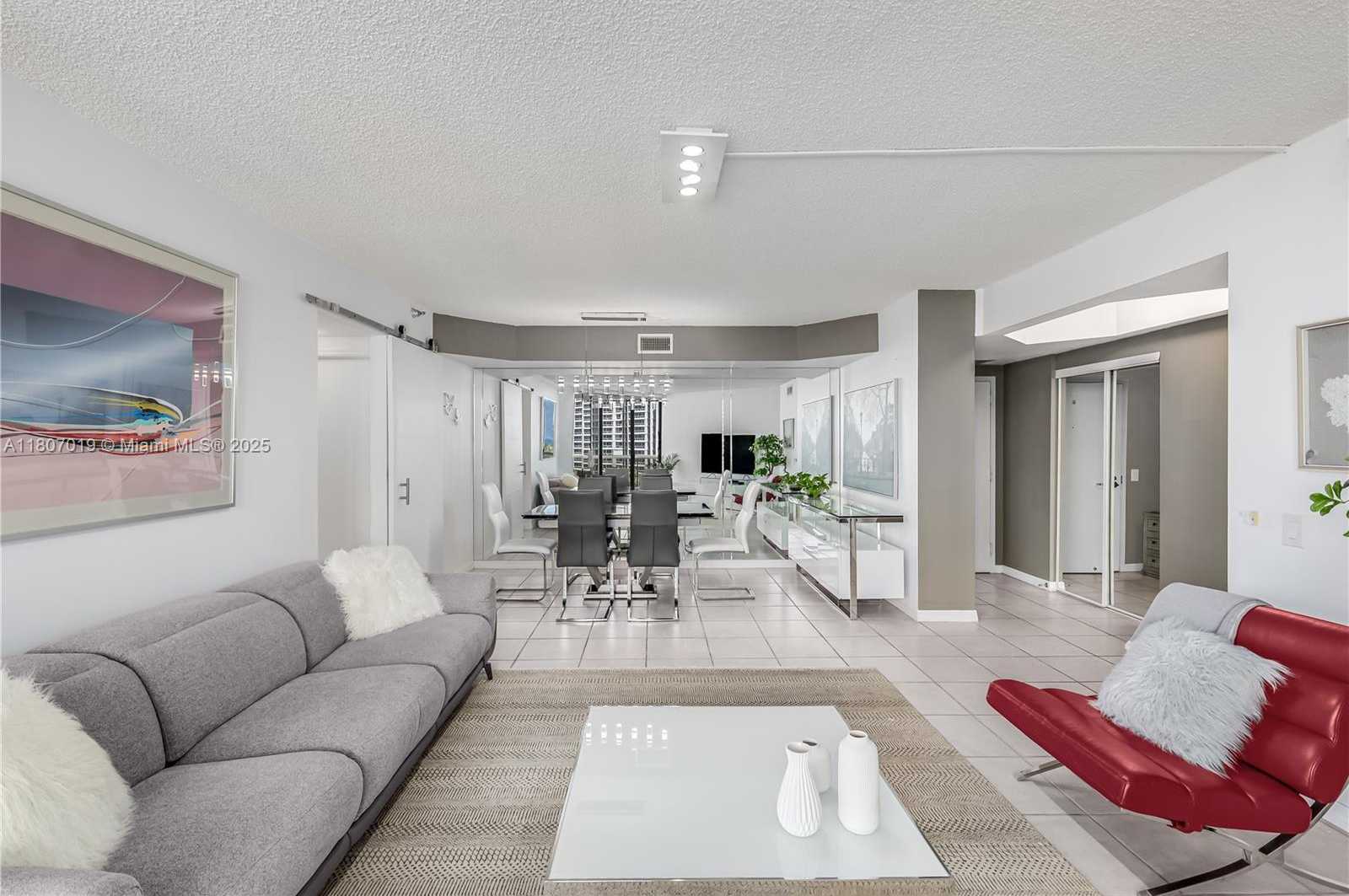 Small Image of 3610 YACHT CLUB DR #1005, Aventura Number 5