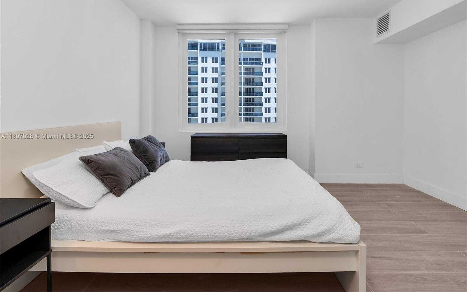 Small Image of 2301 COLLINS AVE #1019, Miami Beach Number 23