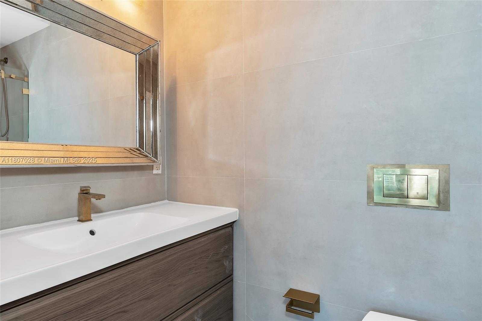 Small Image of 2301 COLLINS AVE #1019, Miami Beach Number 27