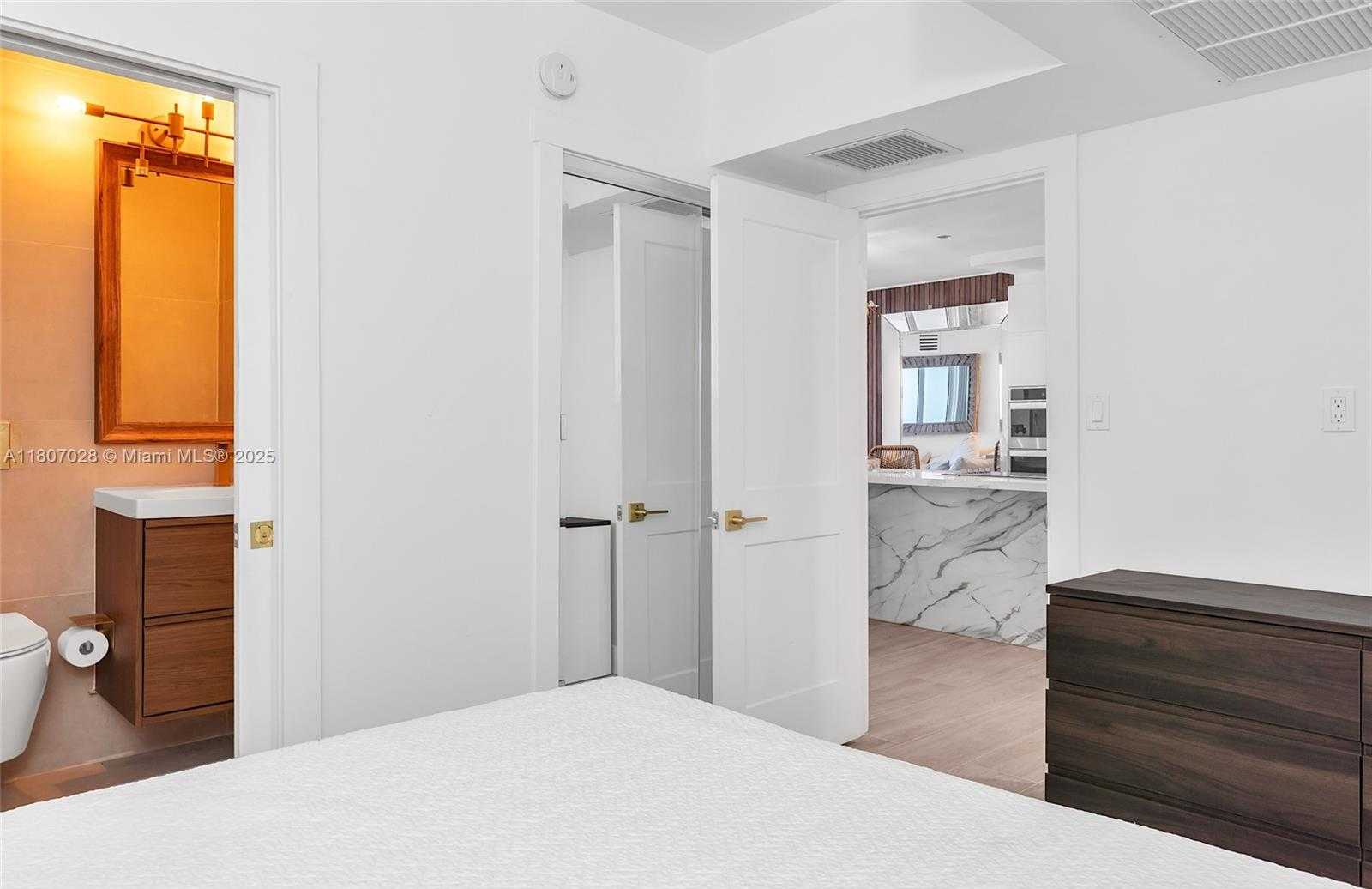 Small Image of 2301 COLLINS AVE #1019, Miami Beach Number 31