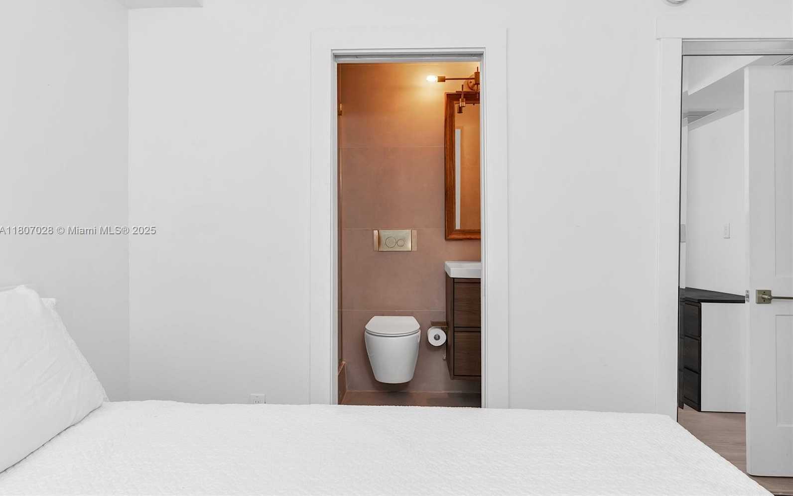 Small Image of 2301 COLLINS AVE #1019, Miami Beach Number 32