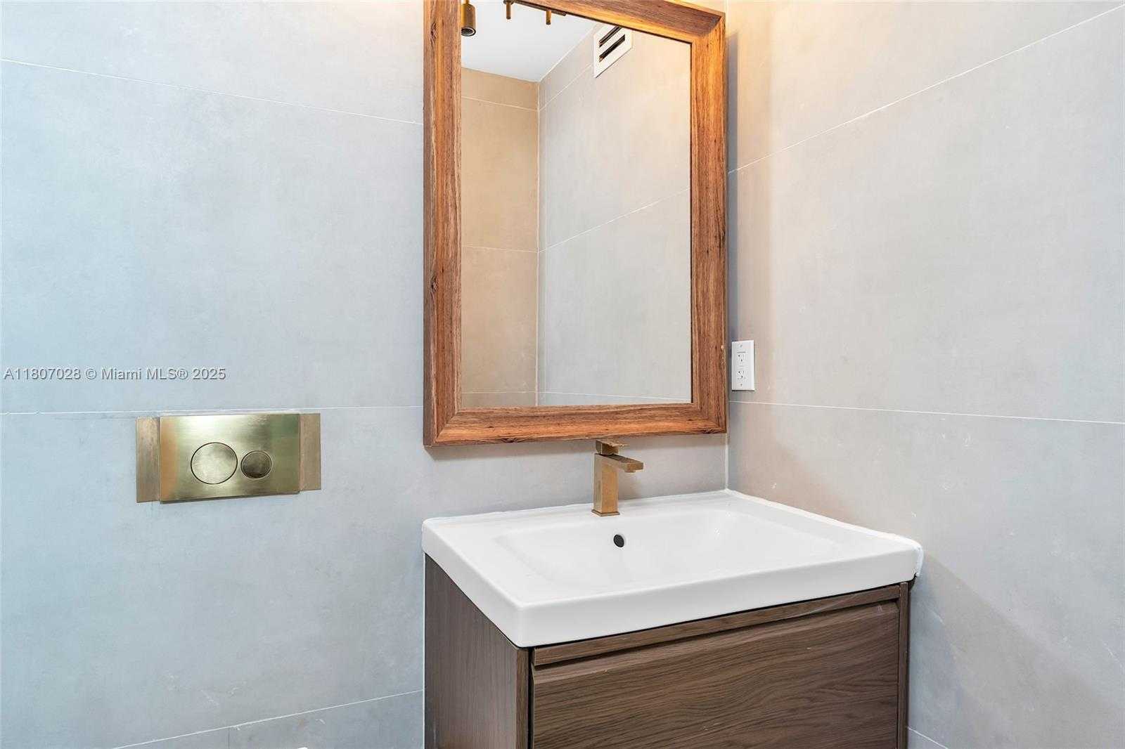Small Image of 2301 COLLINS AVE #1019, Miami Beach Number 33
