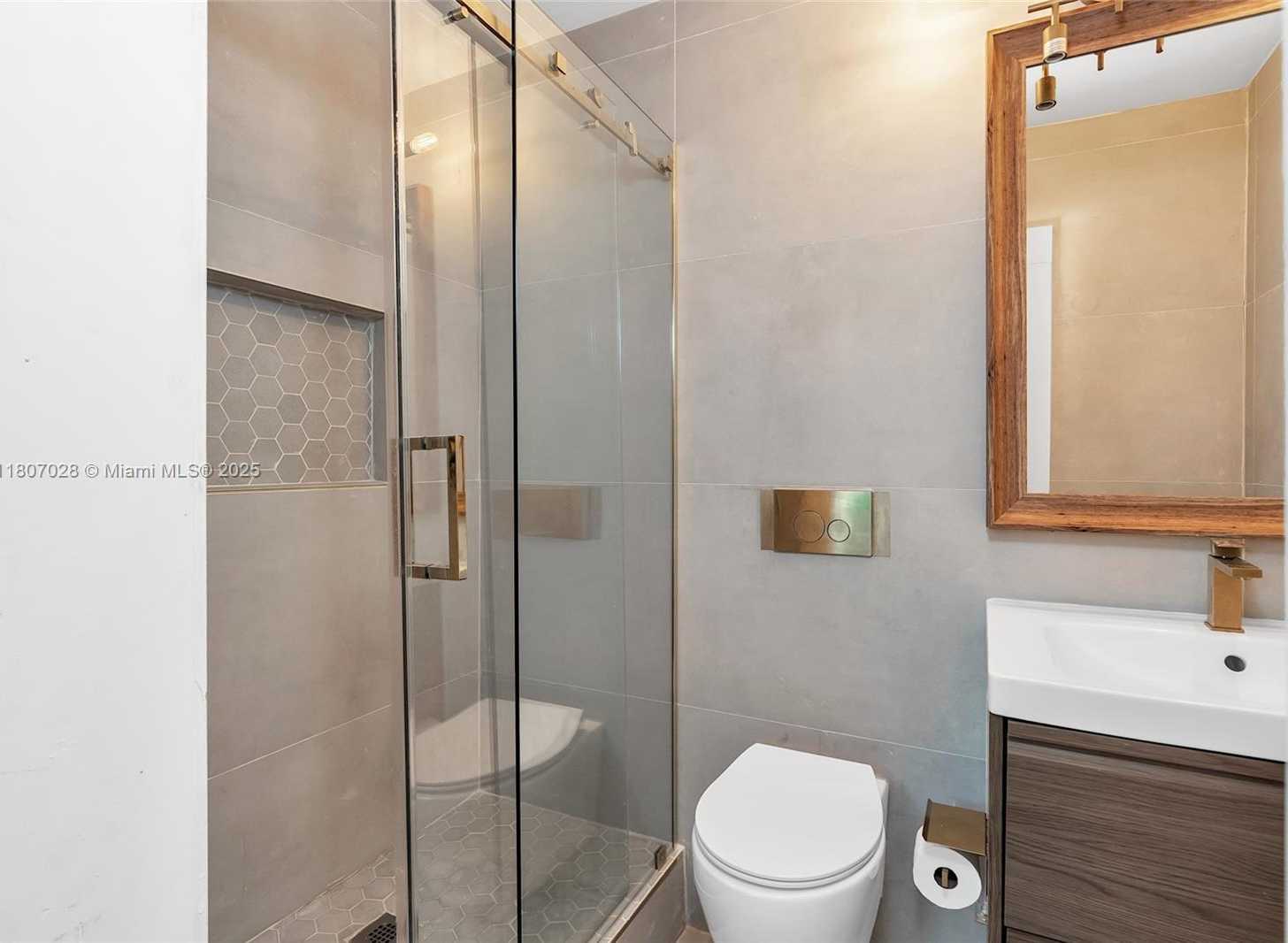 Small Image of 2301 COLLINS AVE #1019, Miami Beach Number 34
