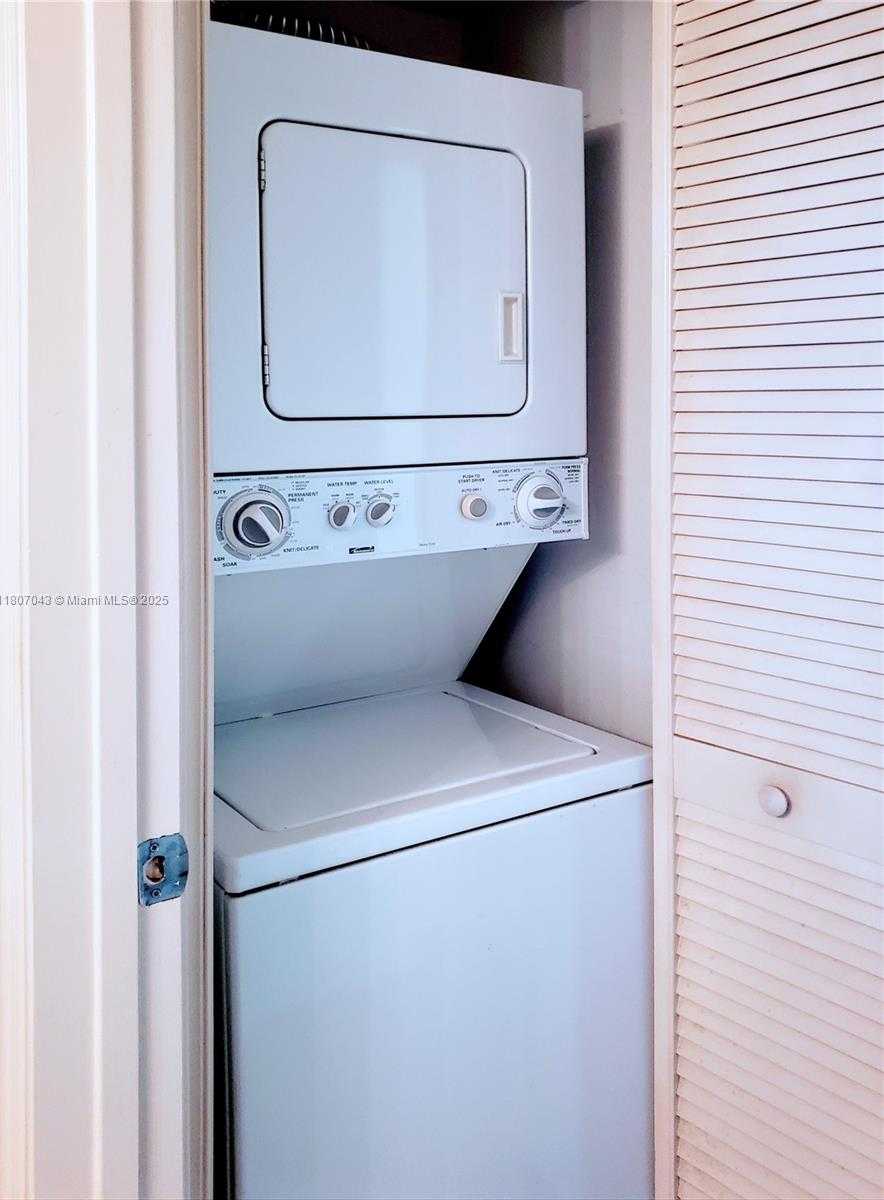 Small Image of 1625 KENNEDY CSWY #1207C, North Bay Village Number 31