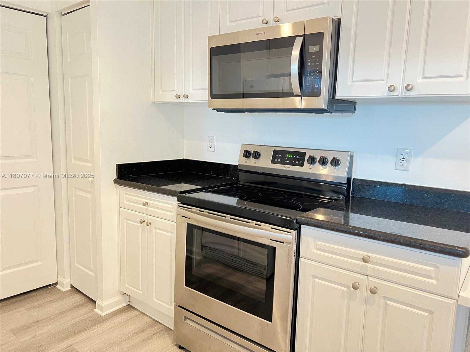 Small Image of 17150 NORTH BAY RD #2814, Sunny Isles Beach Number 10