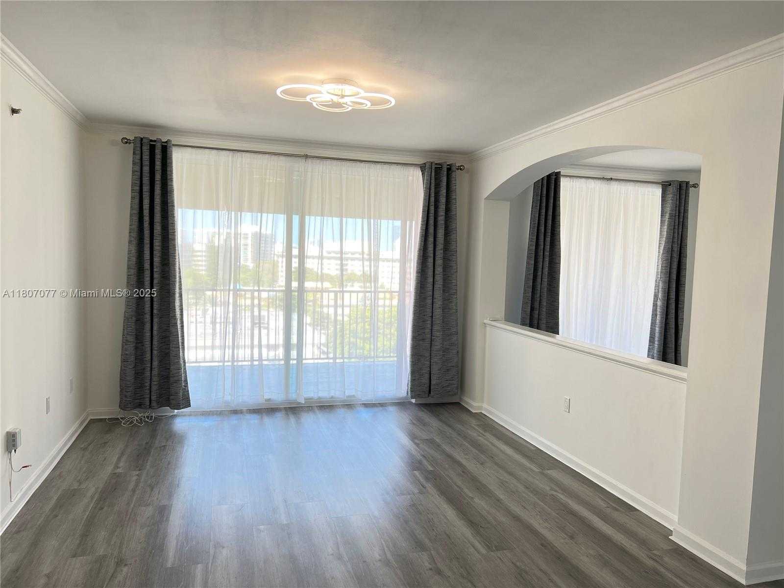 Small Image of 17150 NORTH BAY RD #2814, Sunny Isles Beach Number 2