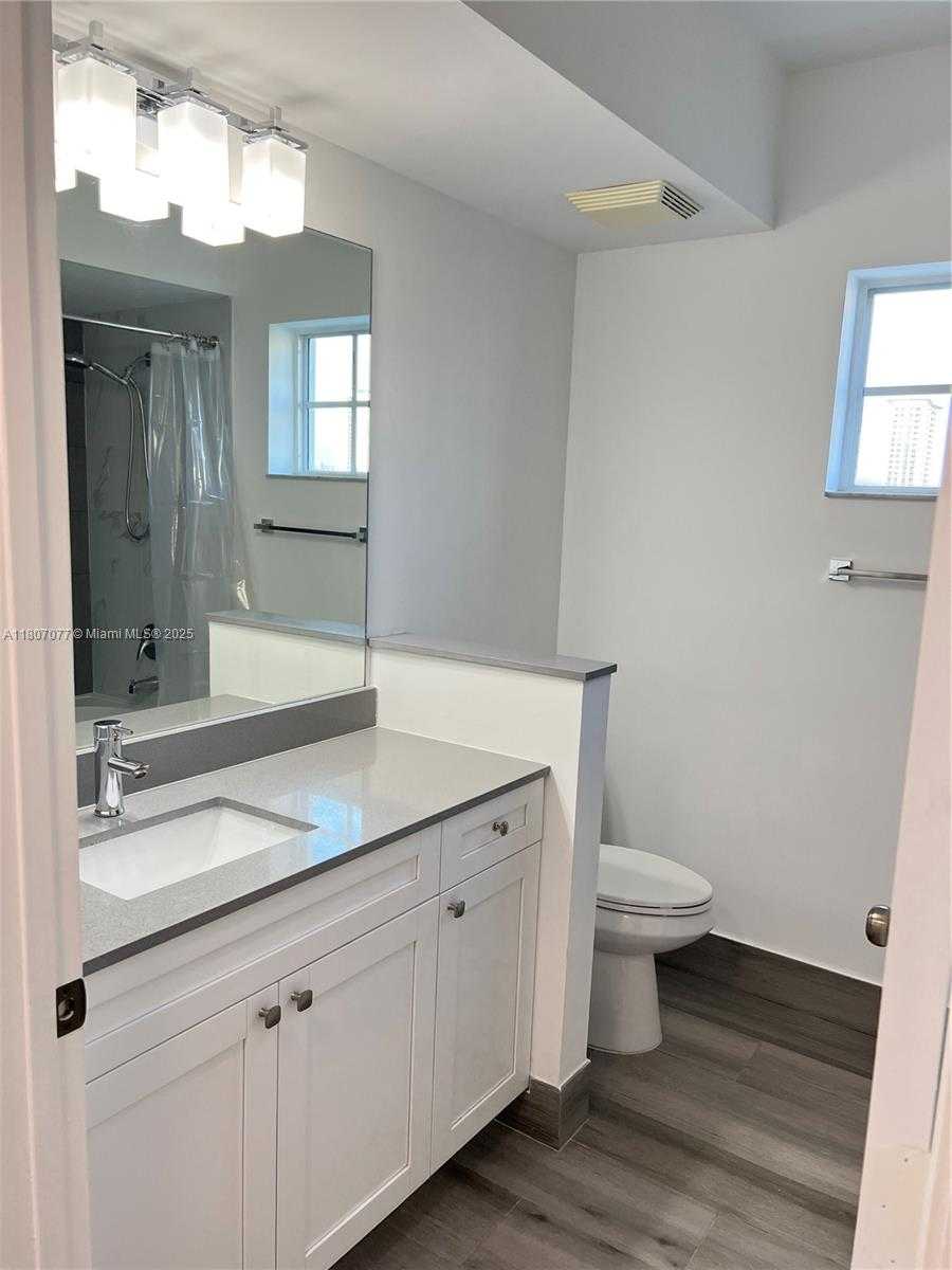 Small Image of 17150 NORTH BAY RD #2814, Sunny Isles Beach Number 20