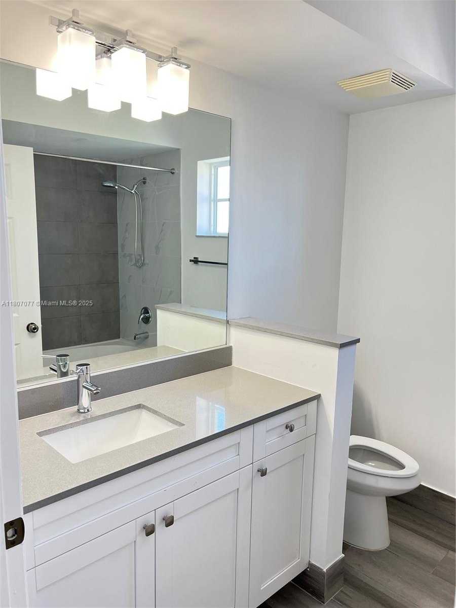 Small Image of 17150 NORTH BAY RD #2814, Sunny Isles Beach Number 37