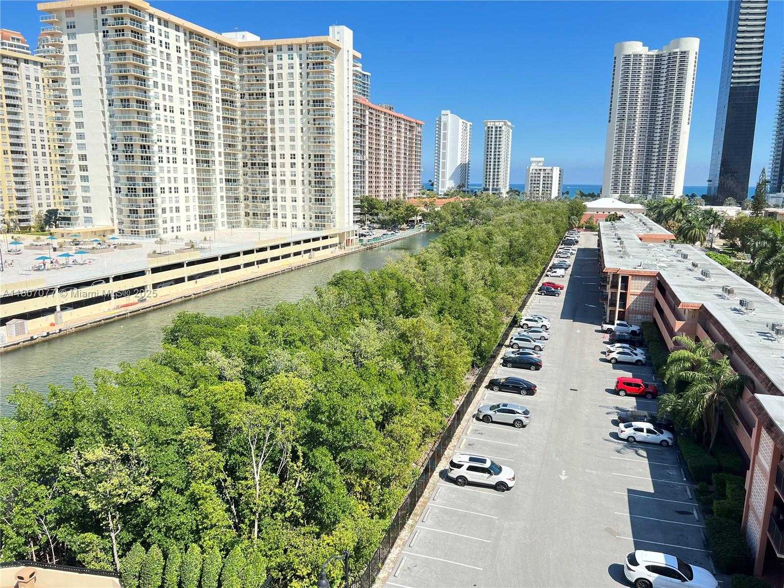 Small Image of 17150 NORTH BAY RD #2814, Sunny Isles Beach Number 4