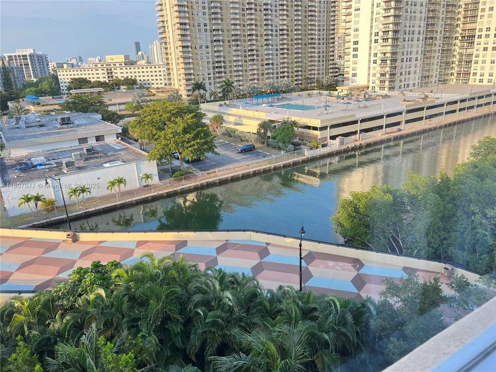 Small Image of 17150 NORTH BAY RD #2814, Sunny Isles Beach Number 5