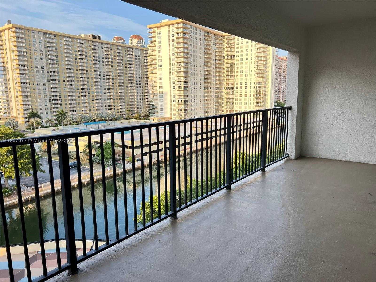 Small Image of 17150 NORTH BAY RD #2814, Sunny Isles Beach Number 6