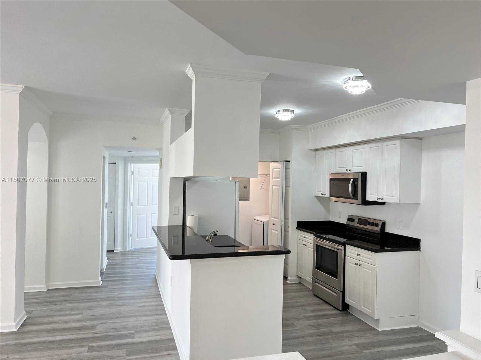 Small Image of 17150 NORTH BAY RD #2814, Sunny Isles Beach Number 7