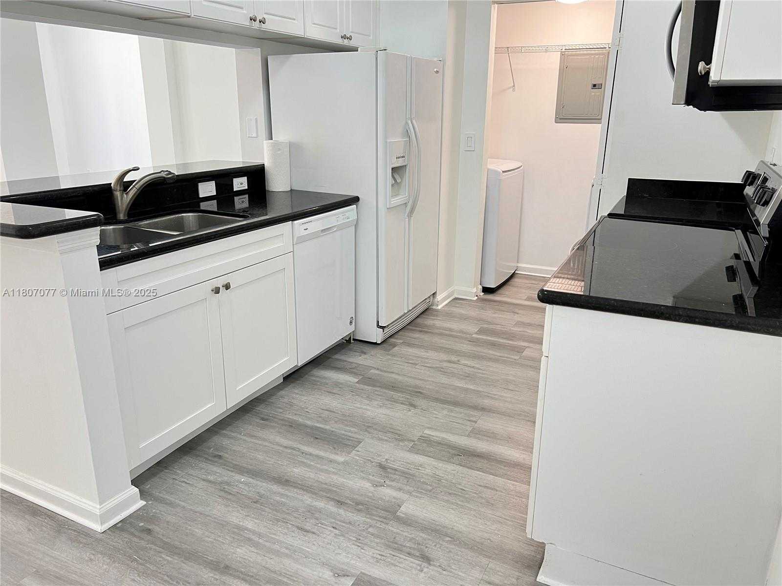 Small Image of 17150 NORTH BAY RD #2814, Sunny Isles Beach Number 8