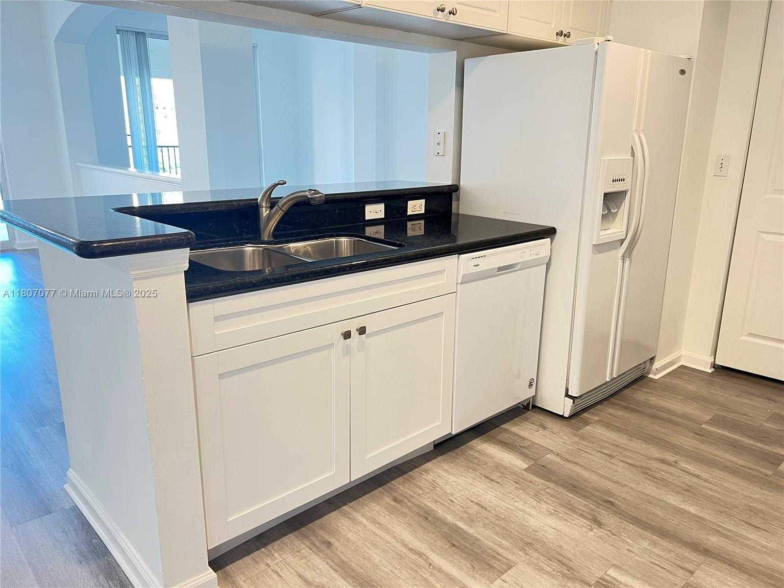 Small Image of 17150 NORTH BAY RD #2814, Sunny Isles Beach Number 9