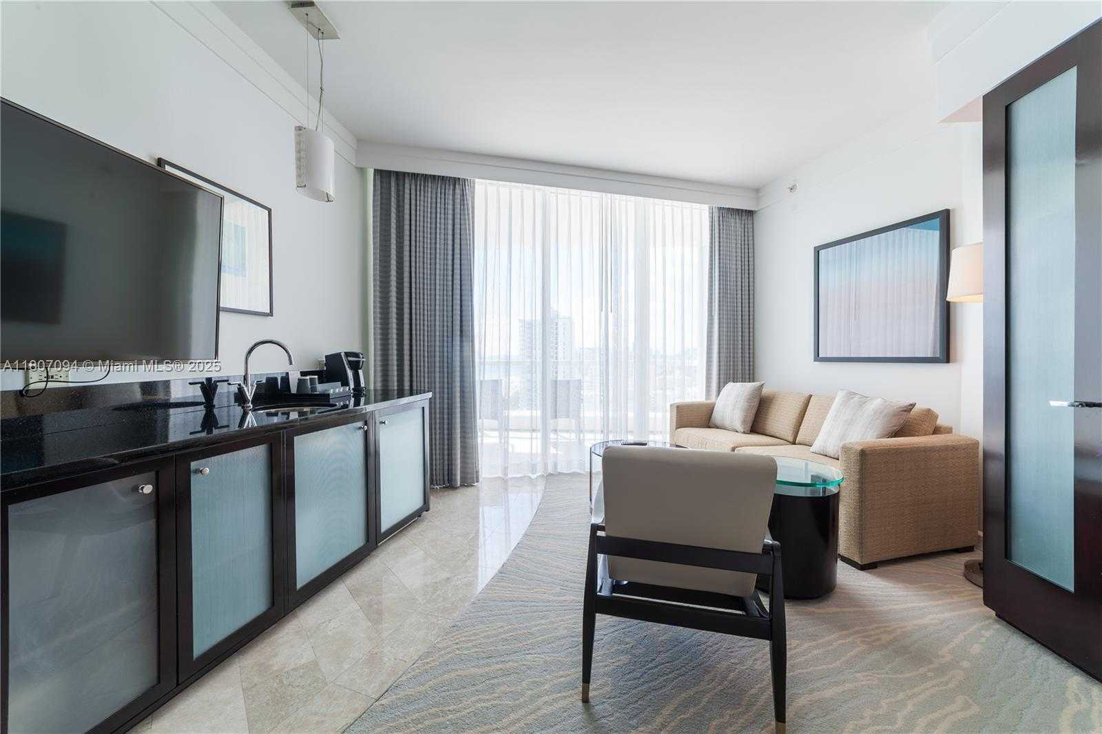 Small Image of 4391 COLLINS AVE #1914, Miami Beach Number 2