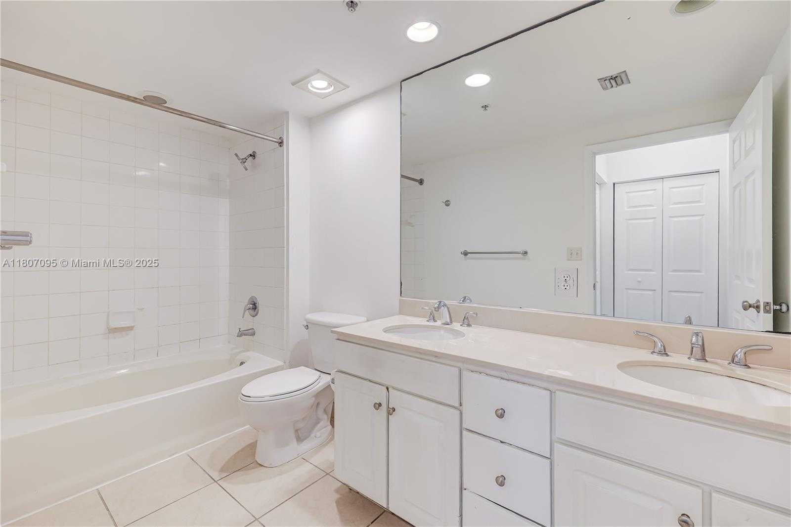 Small Image of 2000 NORTH BAYSHORE DR #228, Miami Number 15