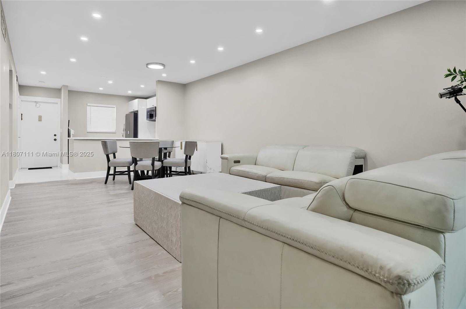 Small Image of 100 ASHBURY RD #103, Hollywood Number 10