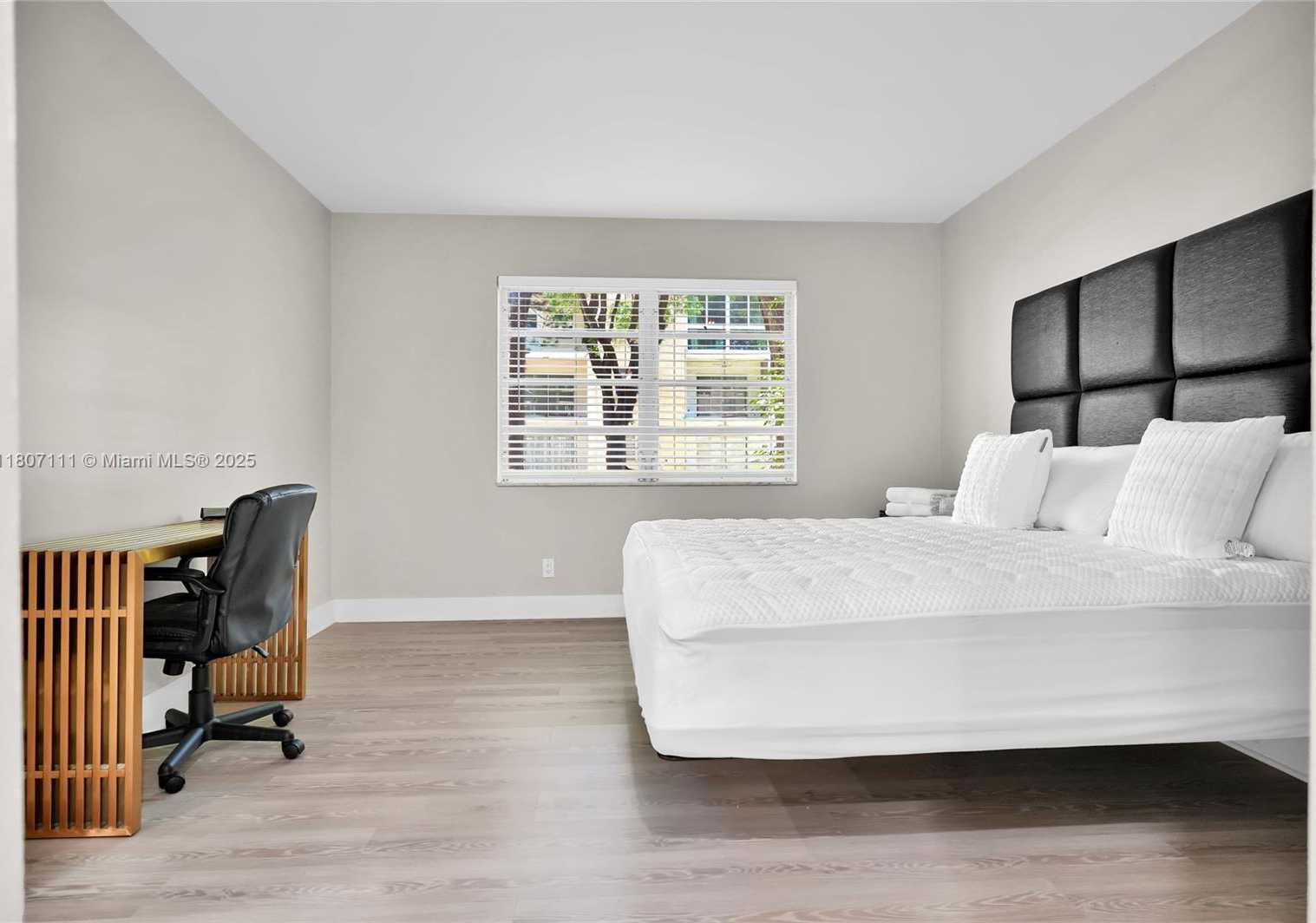 Small Image of 100 ASHBURY RD #103, Hollywood Number 12