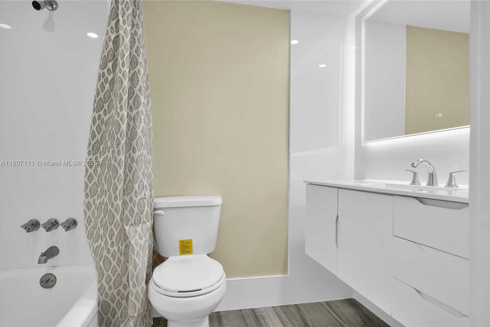 Small Image of 100 ASHBURY RD #103, Hollywood Number 13