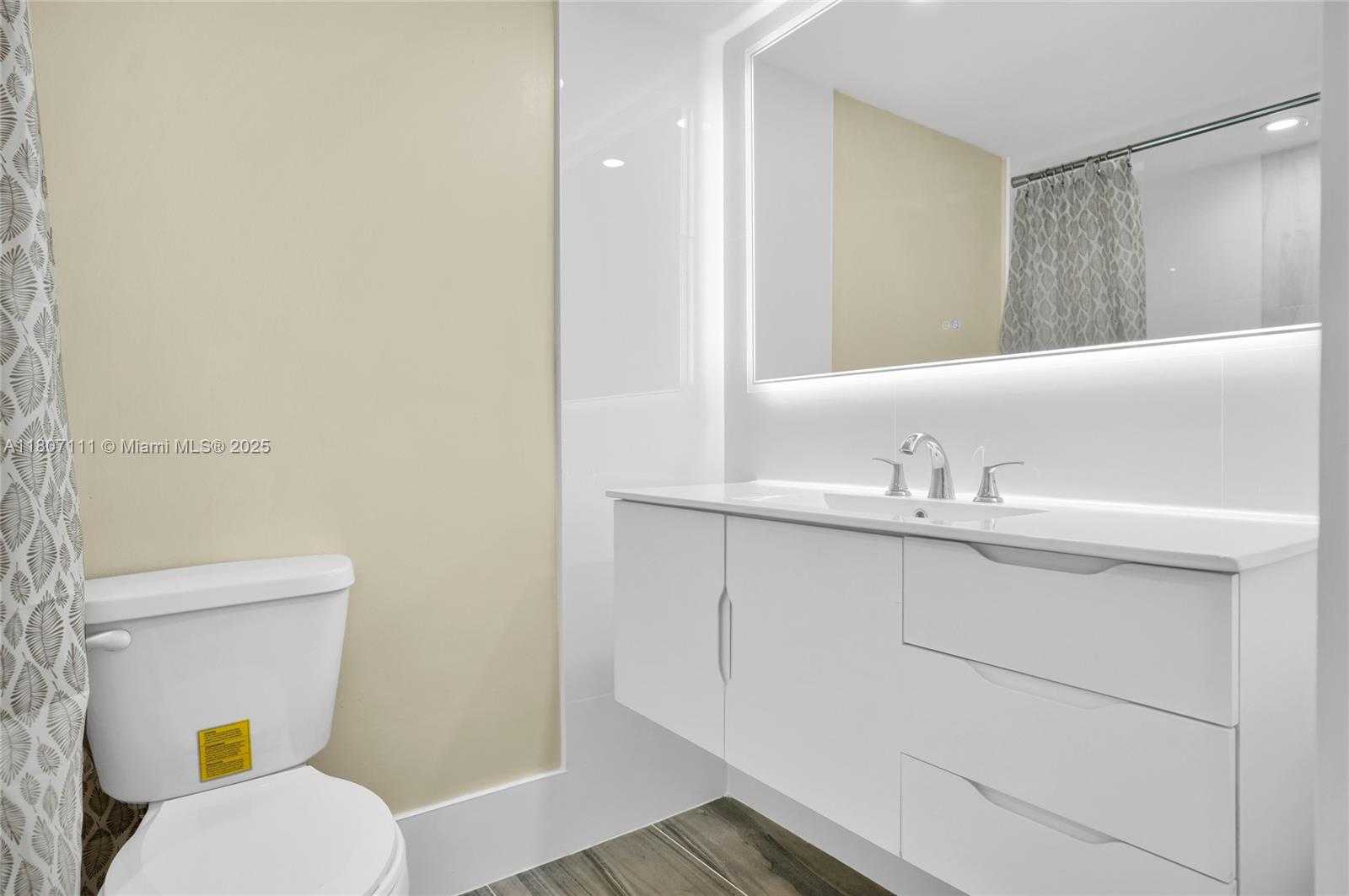 Small Image of 100 ASHBURY RD #103, Hollywood Number 14