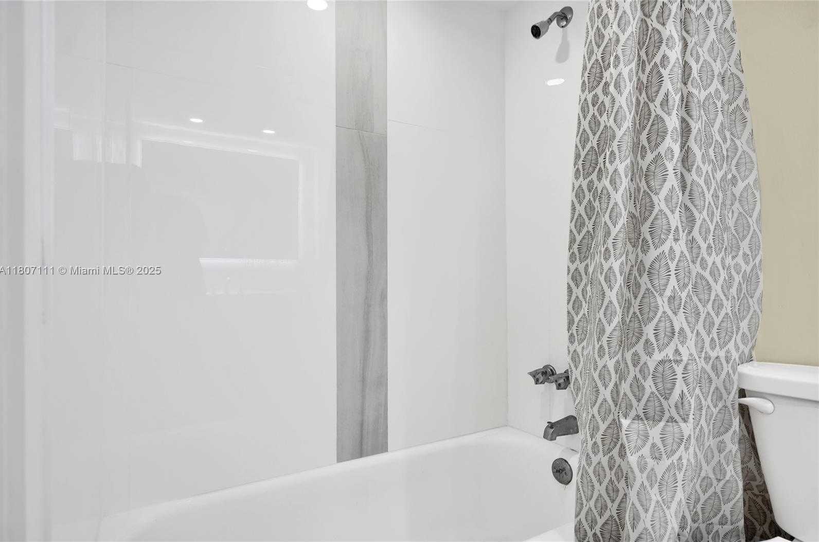 Small Image of 100 ASHBURY RD #103, Hollywood Number 15