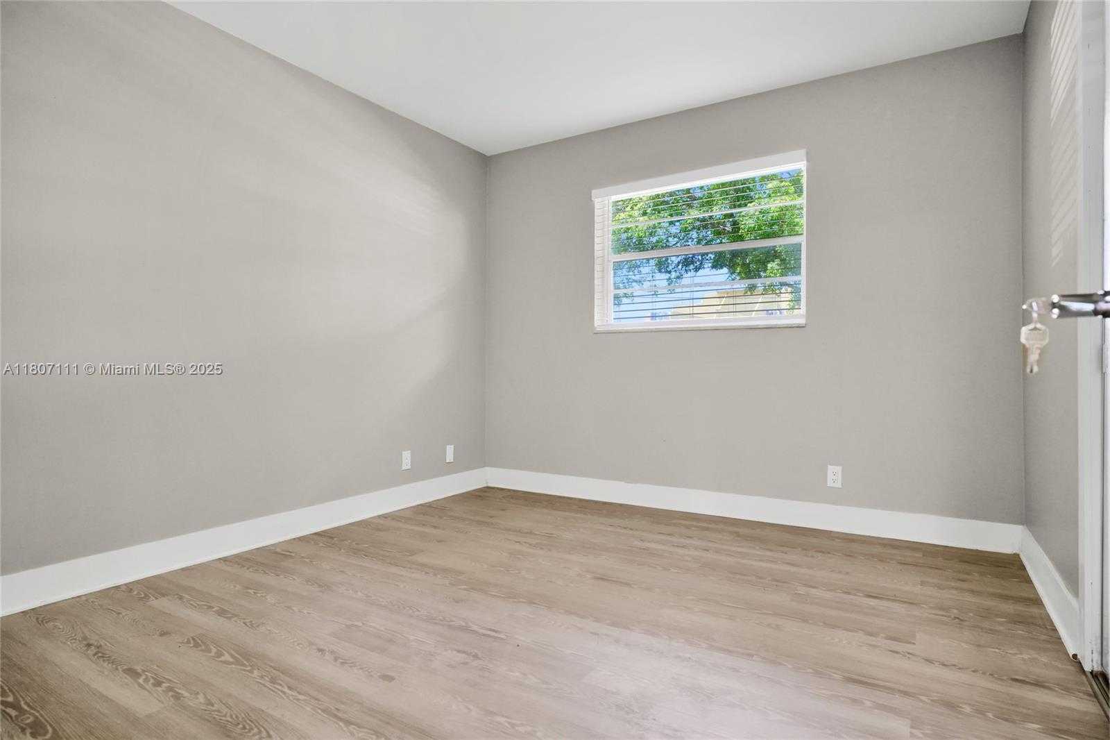 Small Image of 100 ASHBURY RD #103, Hollywood Number 16