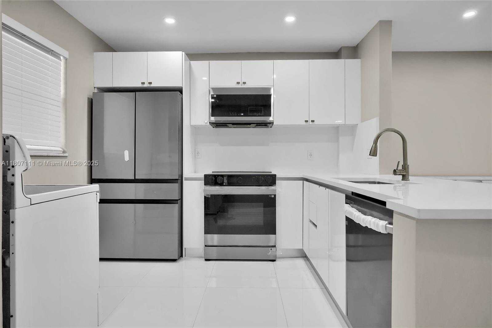 Small Image of 100 ASHBURY RD #103, Hollywood Number 5