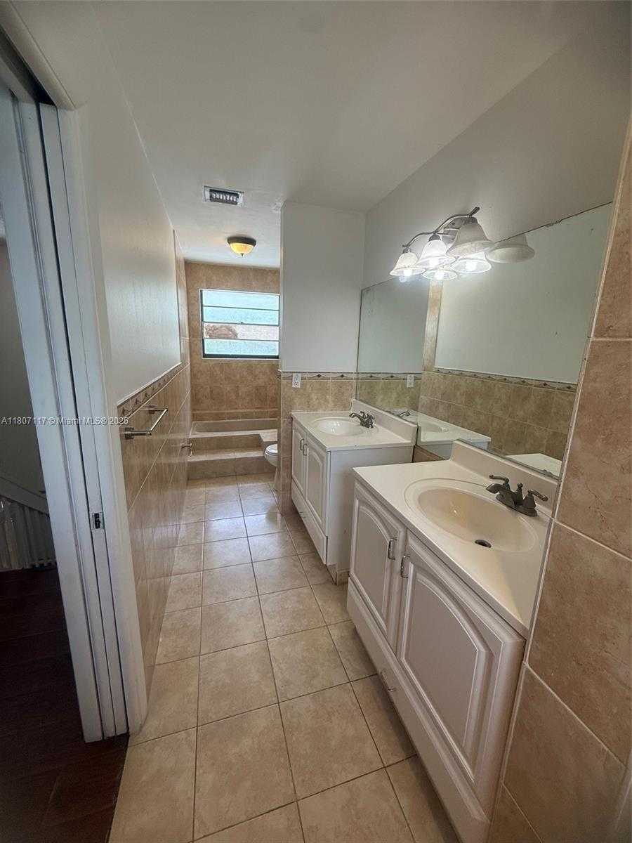 Small Image of 10109 NORTH WEST 52ND TER, Doral Number 12