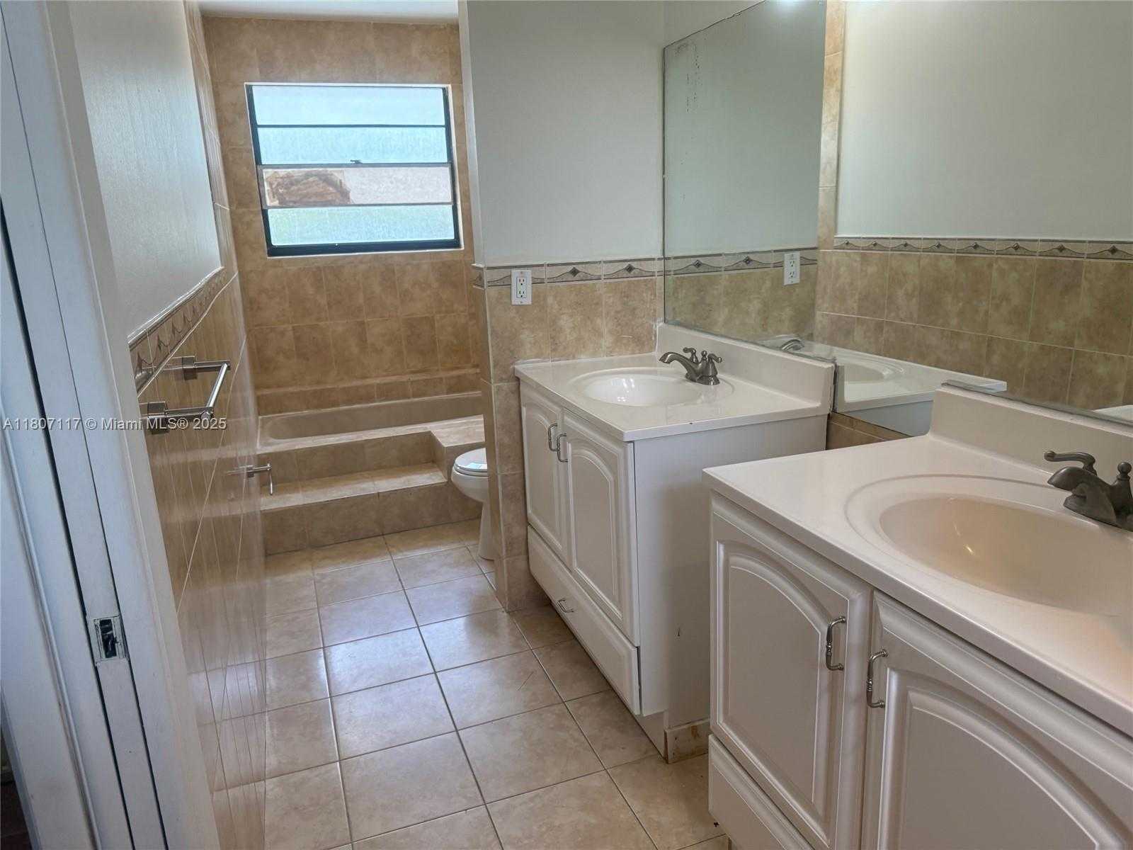 Small Image of 10109 NORTH WEST 52ND TER, Doral Number 4