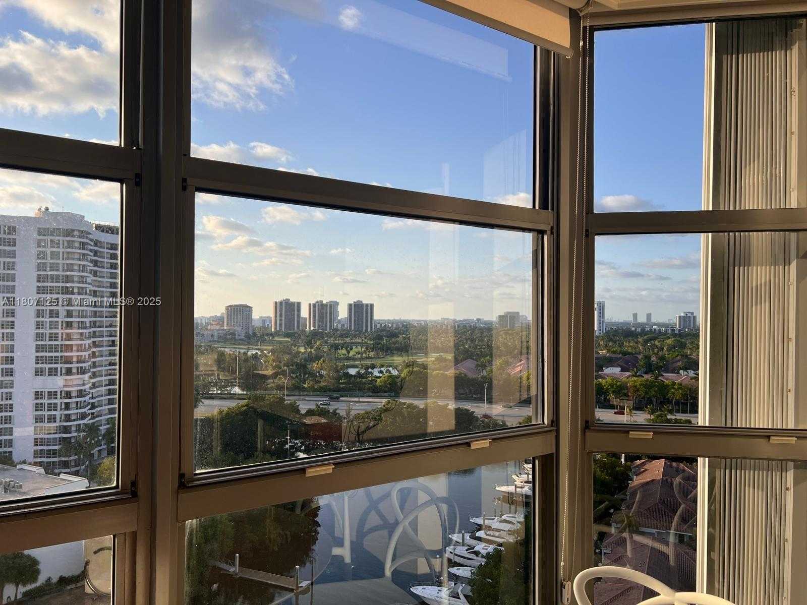 Small Image of 3530 #1605, Aventura Number 3
