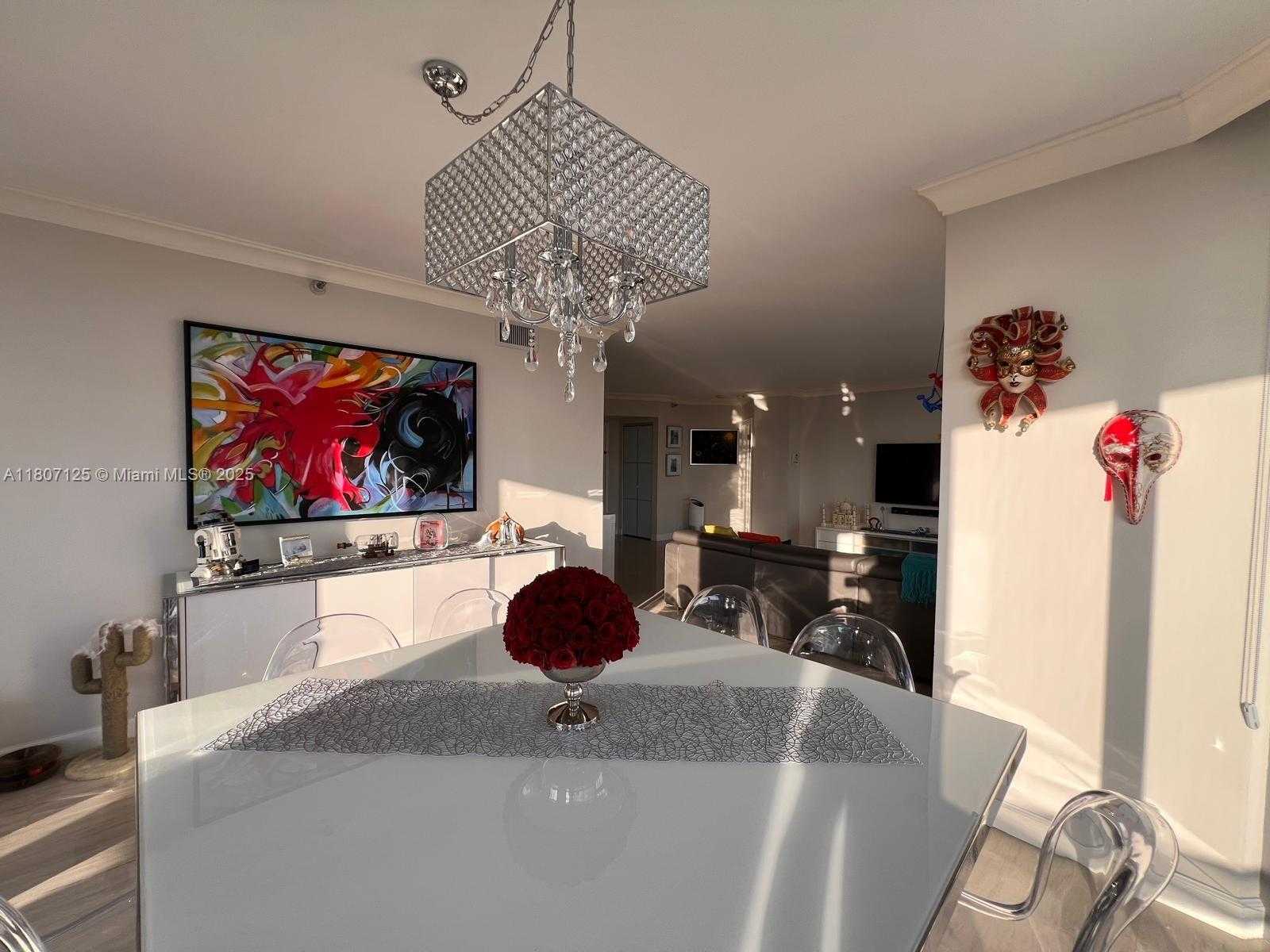 Small Image of 3530 #1605, Aventura Number 5