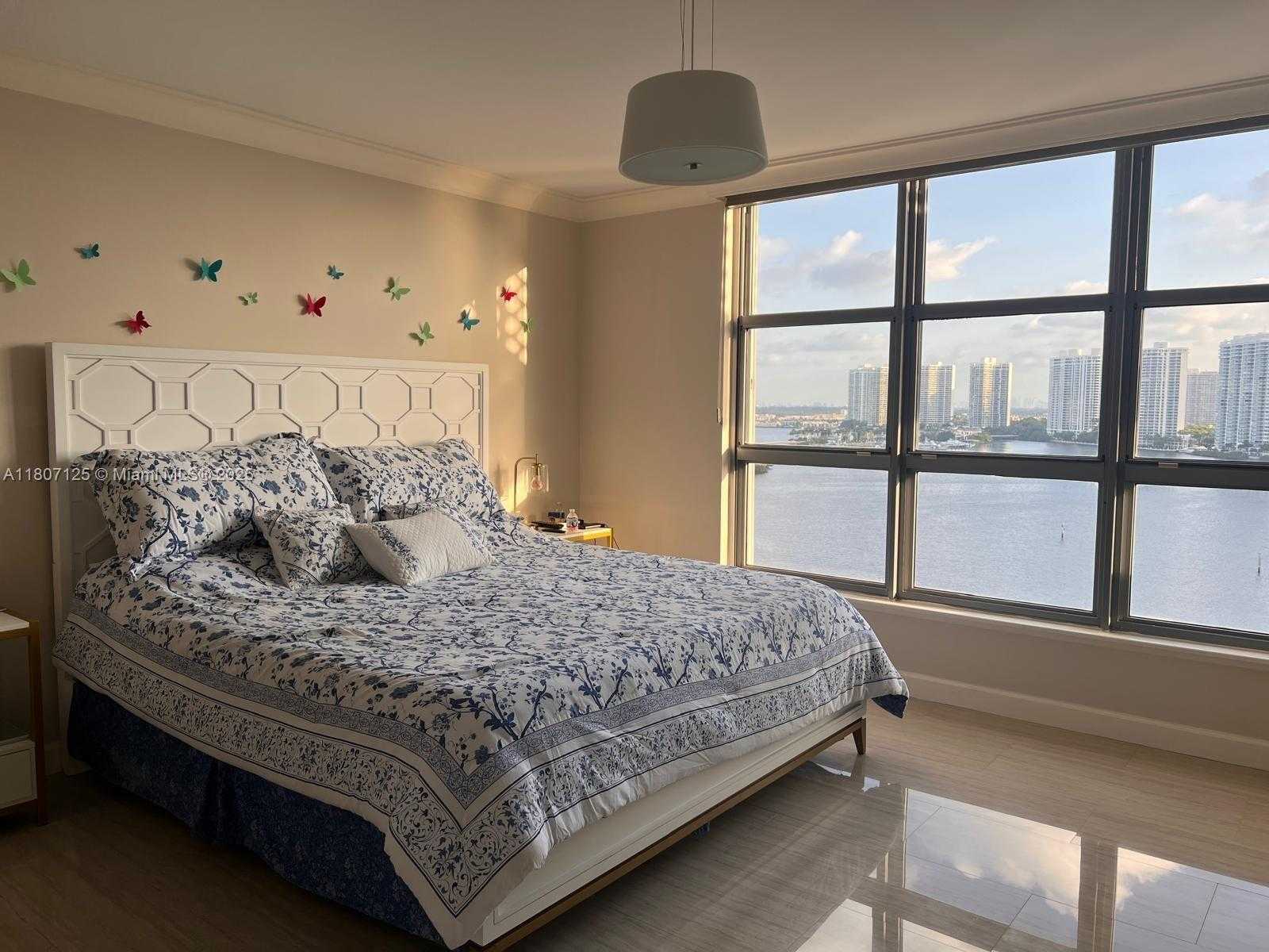 Small Image of 3530 #1605, Aventura Number 7