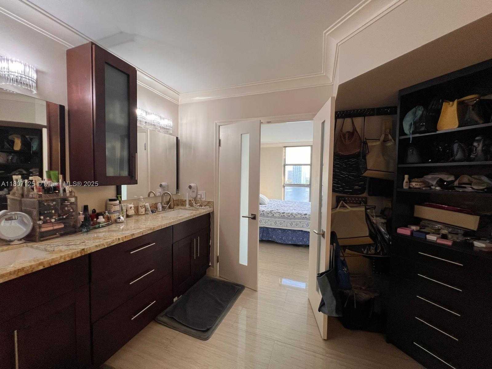 Small Image of 3530 #1605, Aventura Number 9