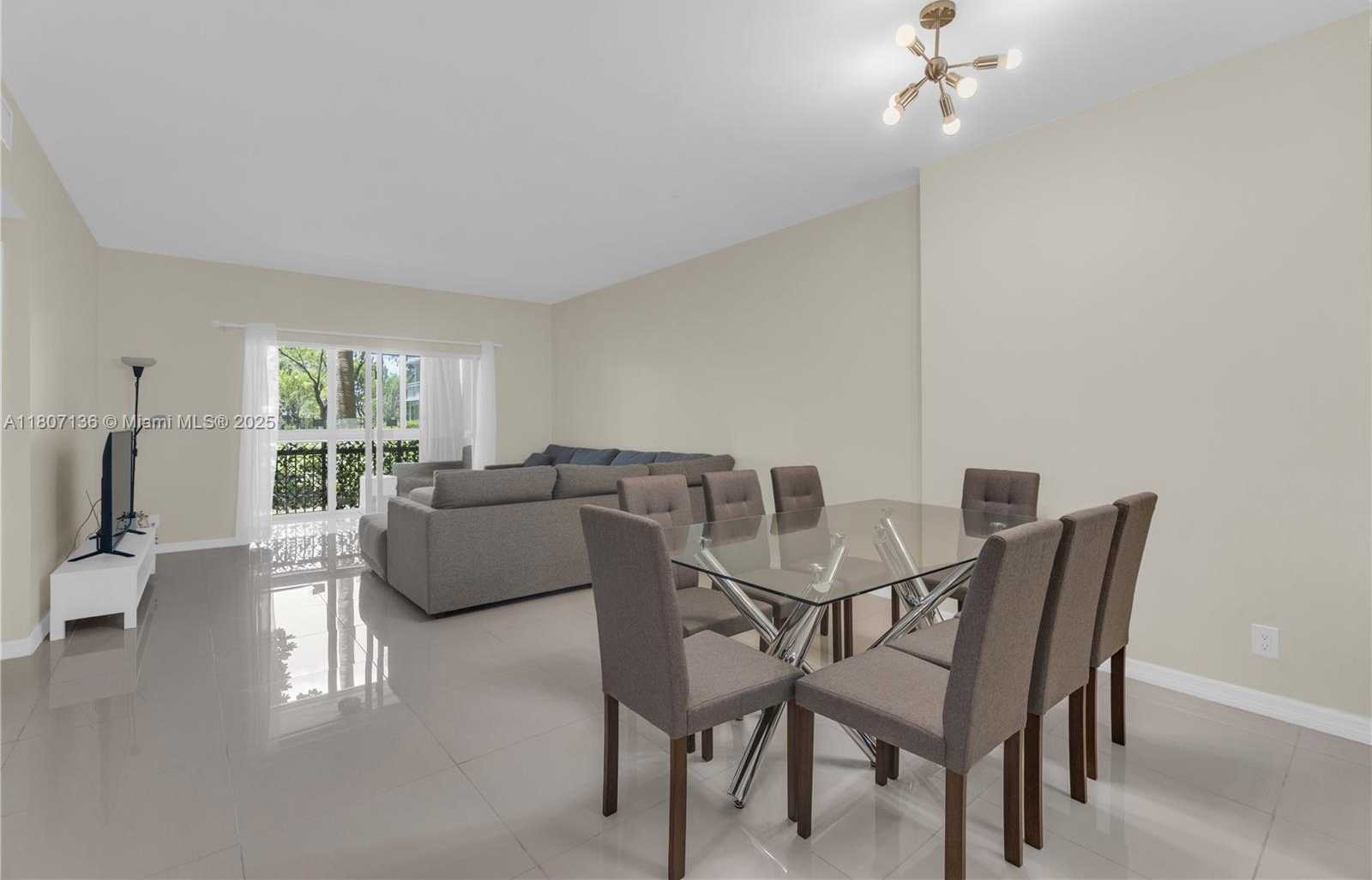 Small Image of 4400 HILLCREST DR #107A, Hollywood Number 11
