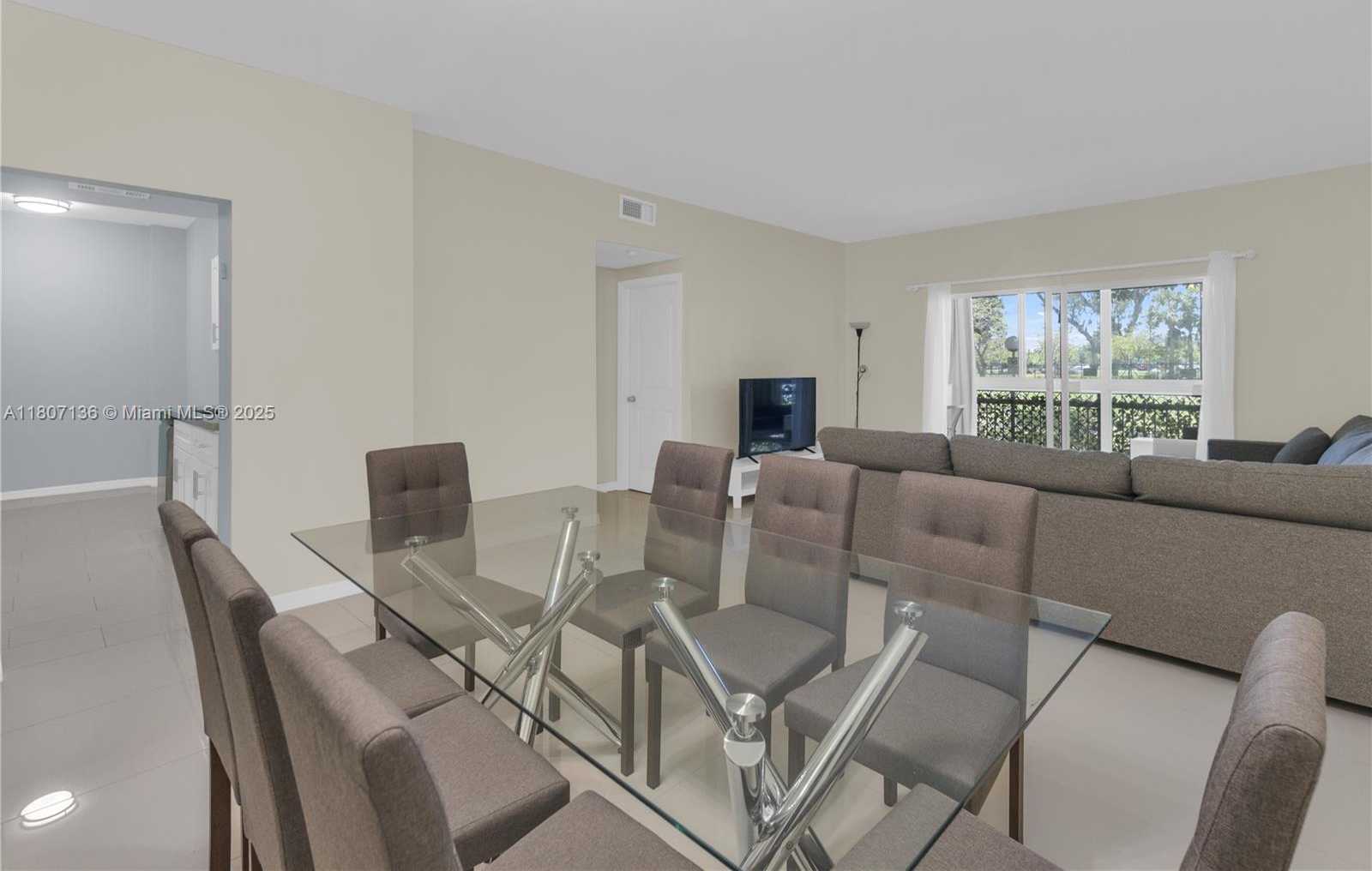 Small Image of 4400 HILLCREST DR #107A, Hollywood Number 12