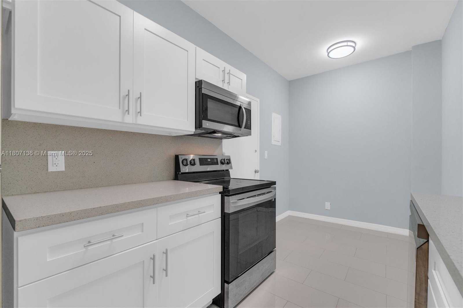 Small Image of 4400 HILLCREST DR #107A, Hollywood Number 13