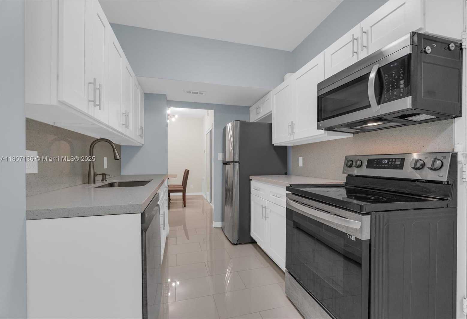 Small Image of 4400 HILLCREST DR #107A, Hollywood Number 14