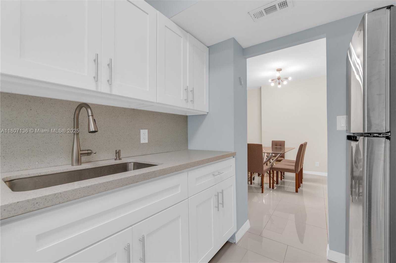 Small Image of 4400 HILLCREST DR #107A, Hollywood Number 15