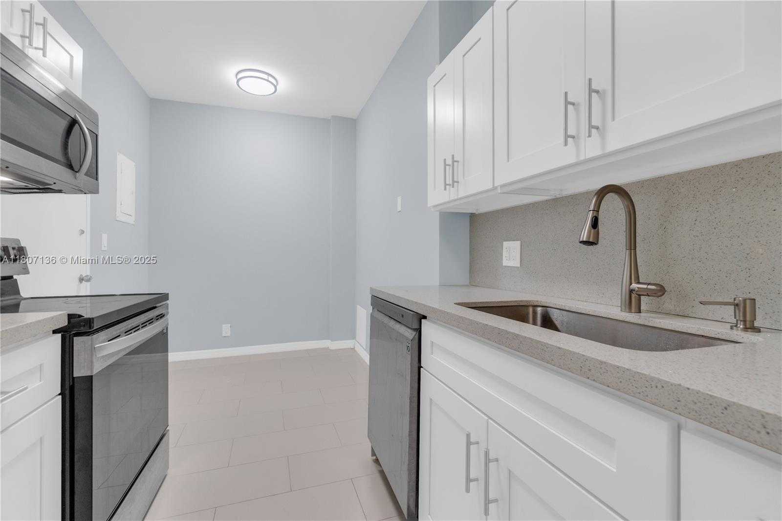 Small Image of 4400 HILLCREST DR #107A, Hollywood Number 16