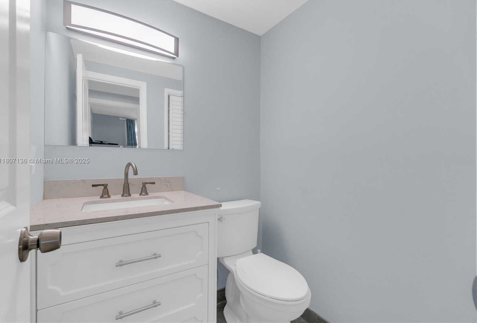 Small Image of 4400 HILLCREST DR #107A, Hollywood Number 17