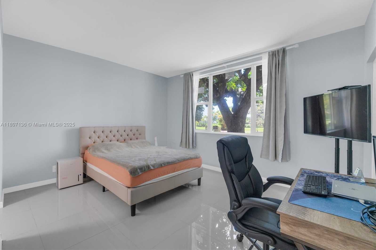 Small Image of 4400 HILLCREST DR #107A, Hollywood Number 18