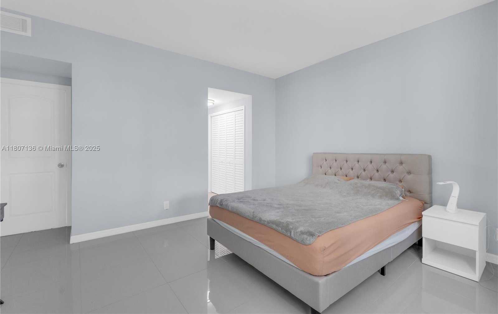 Small Image of 4400 HILLCREST DR #107A, Hollywood Number 19
