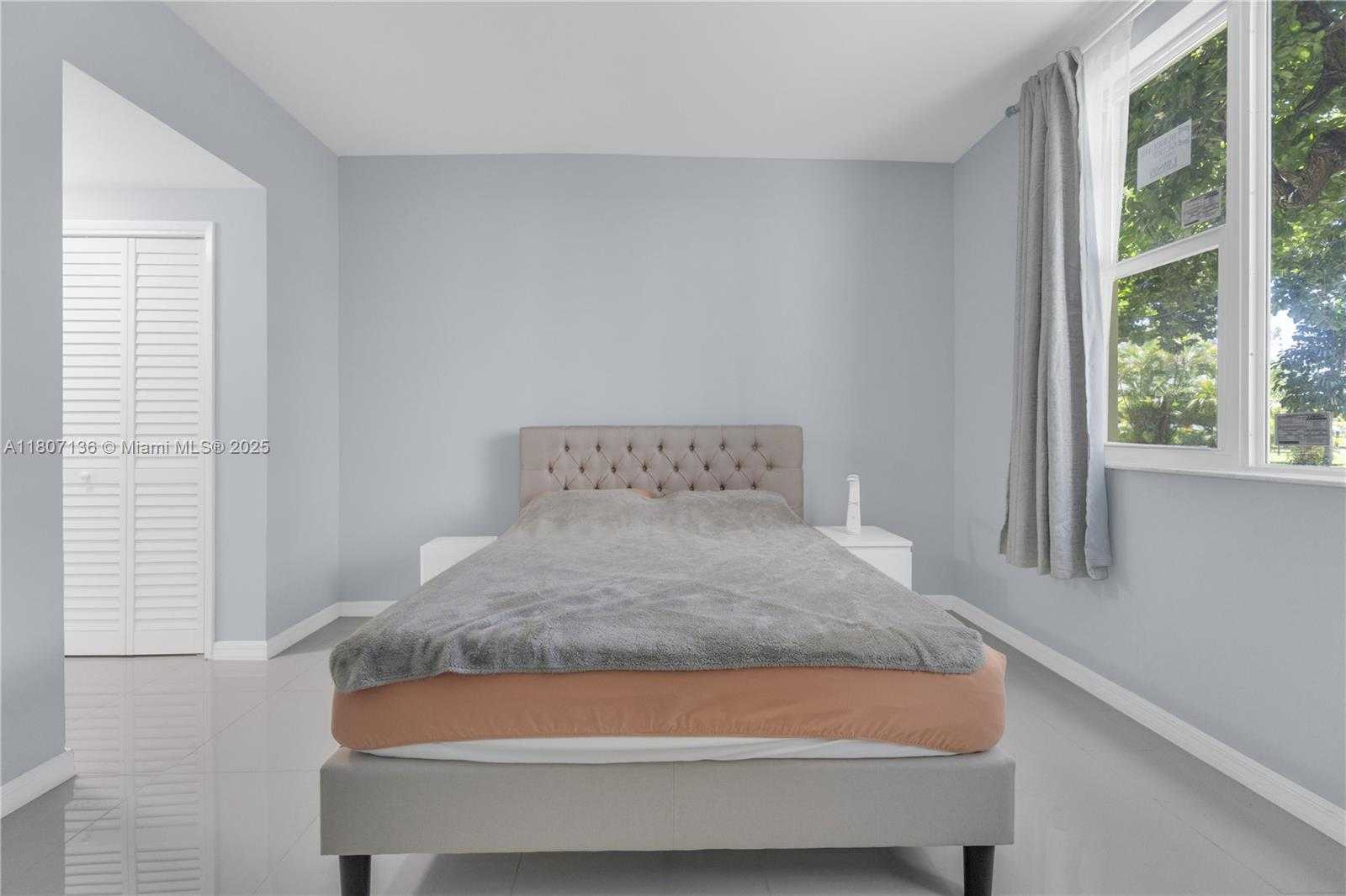 Small Image of 4400 HILLCREST DR #107A, Hollywood Number 22