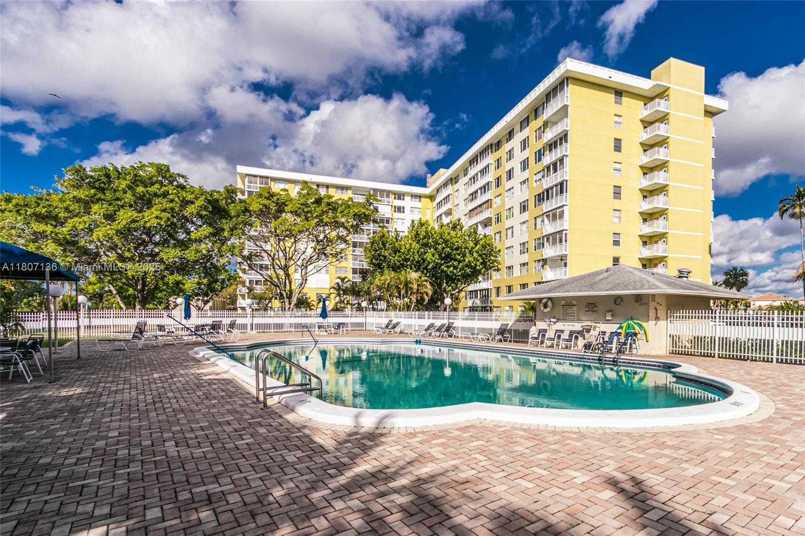 Small Image of 4400 HILLCREST DR #107A, Hollywood Number 26