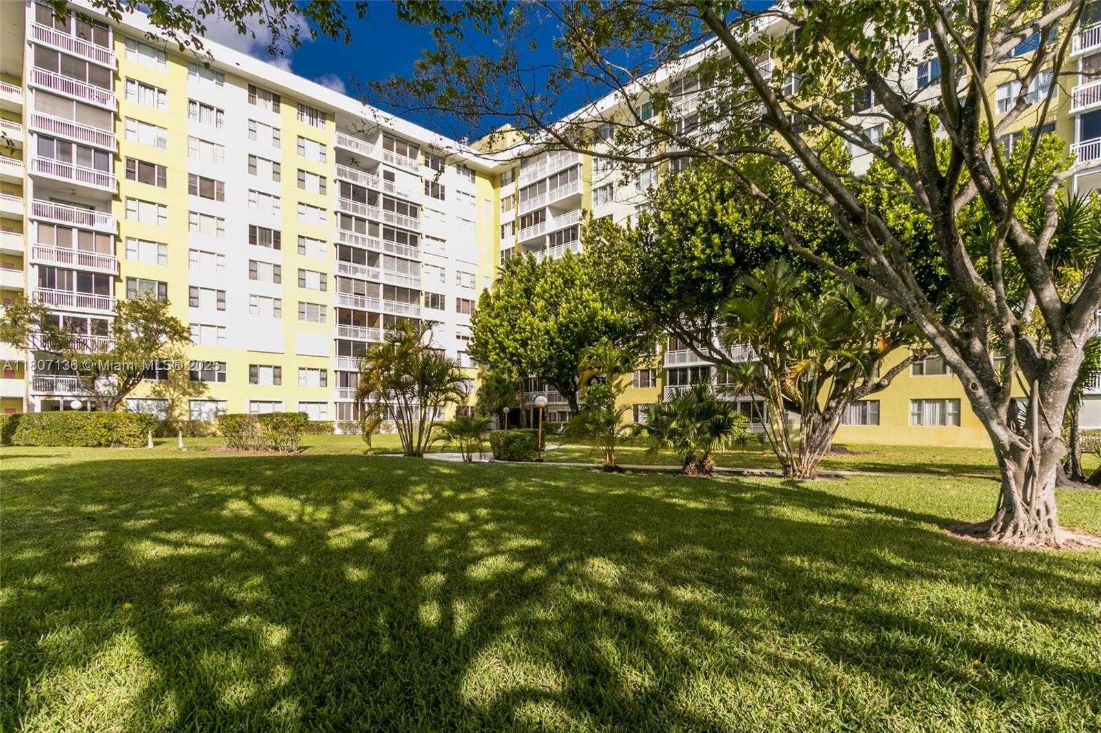 Small Image of 4400 HILLCREST DR #107A, Hollywood Number 28