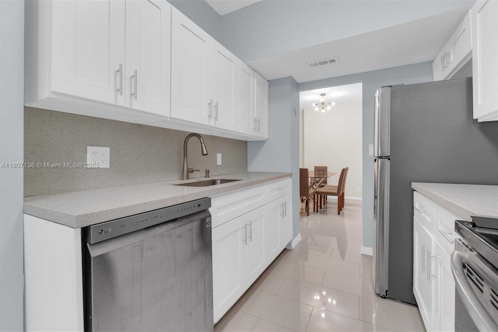 Small Image of 4400 HILLCREST DR #107A, Hollywood Number 3