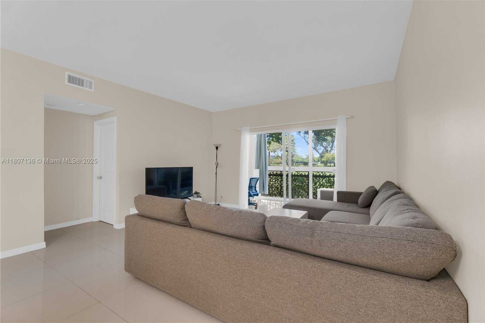 Small Image of 4400 HILLCREST DR #107A, Hollywood Number 7